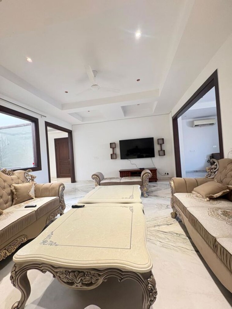 Team Area, dlf phase ii 4 Bedroom 3200 Sq.Ft. Builder Floor In Dlf Phase ii Gurgaon 10228446