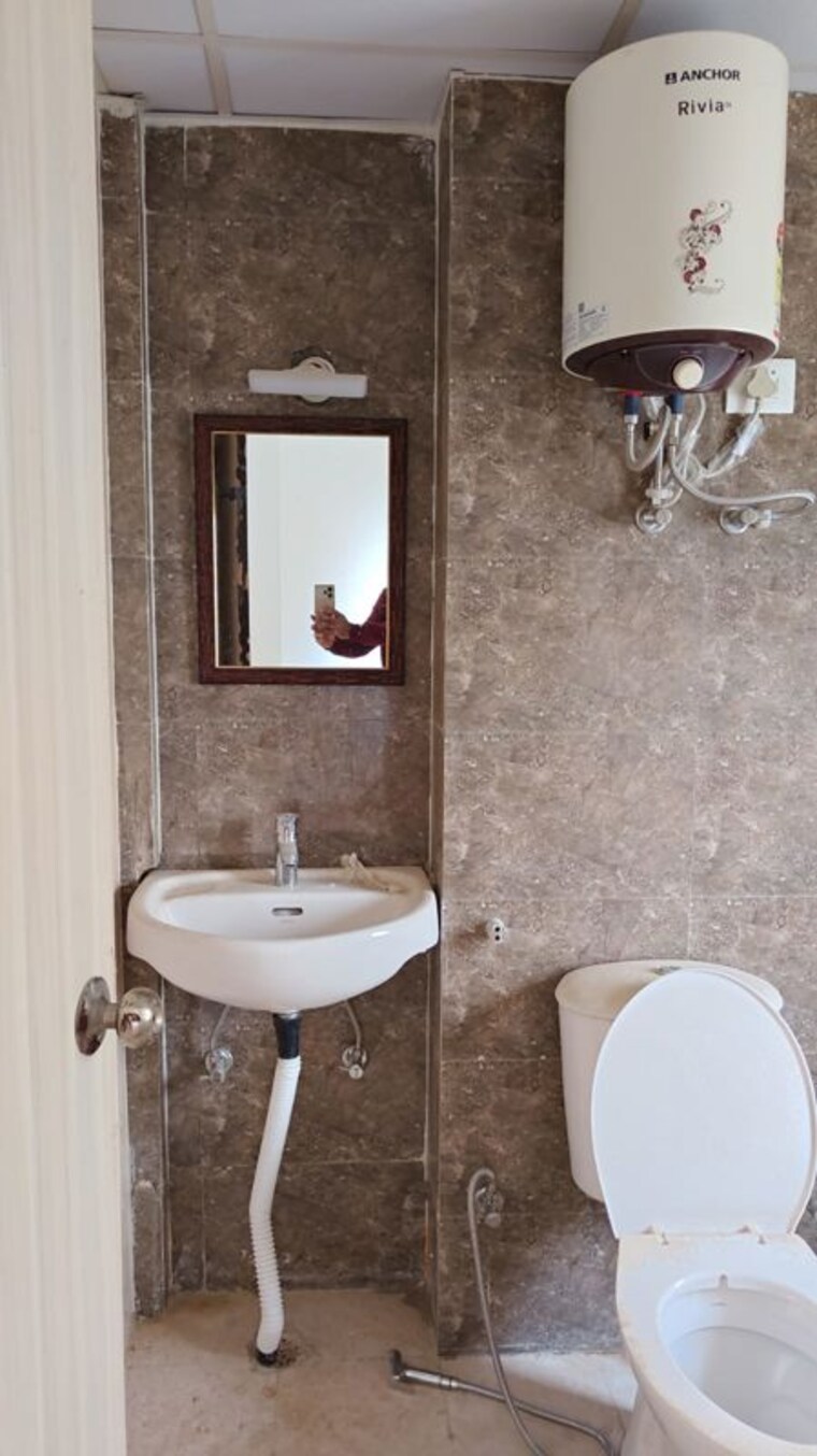 Bathroom, gaur-14th-avenue-high-street 2 Bedroom 1040 Sq.Ft. Apartment In Sector 16c Greater Noida Greater Noida 10228458