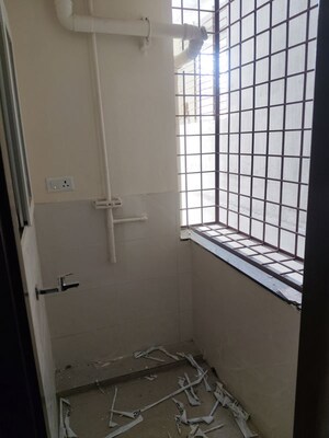 Bathroom in 1 BHK Apartment at Krishna Residency Kadubeesanahalli, Kadubeesanahalli – for Rent