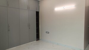 Room in 3.5 BHK Builder Floor at DLF City Phase IV, Dlf Phase iv – for Rent