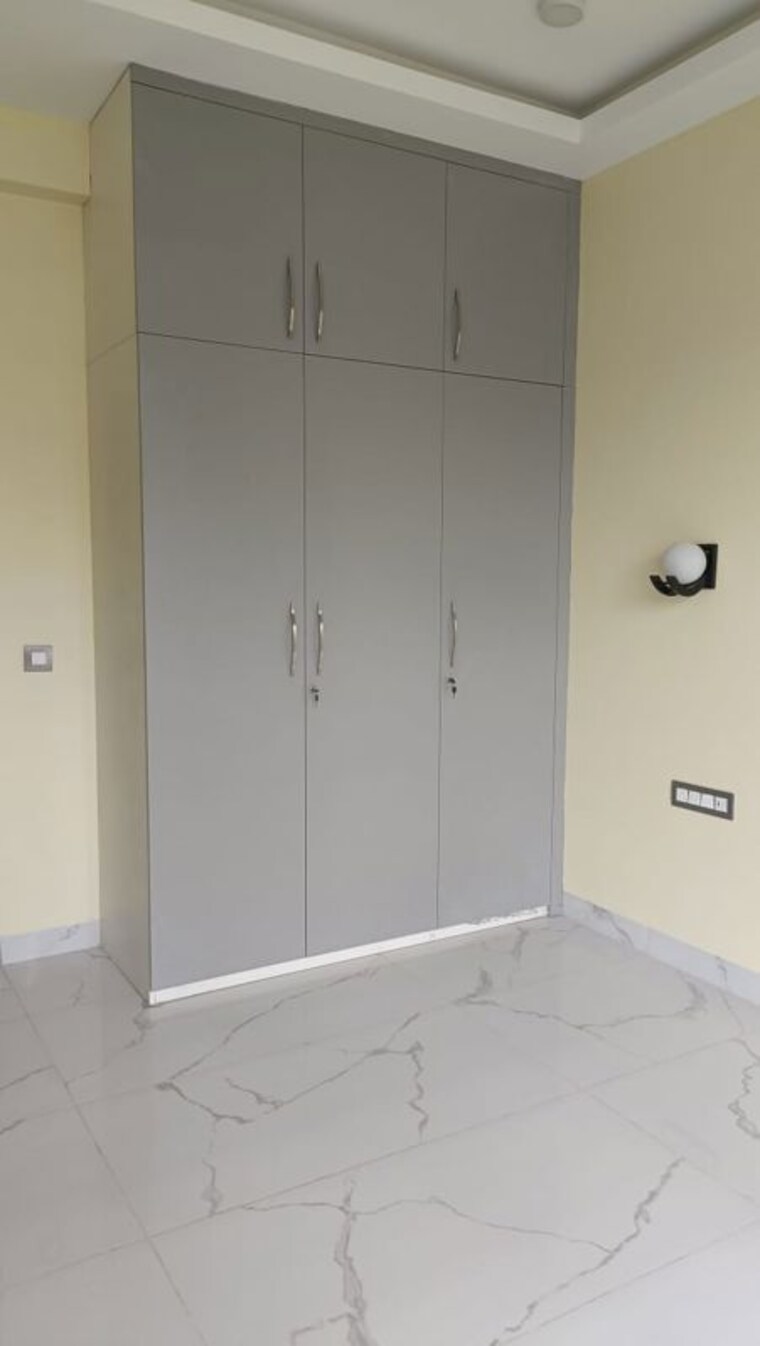 Bathroom, dlf-city-phase-iv 3.5 Bedroom 2500 Sq.Ft. Builder Floor In Dlf Phase iv Gurgaon 10228519