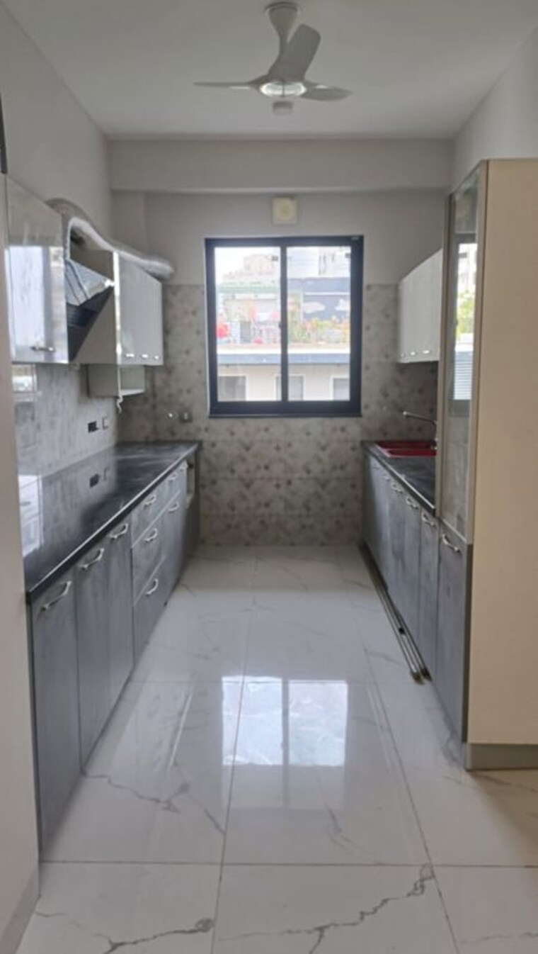 Kitchen, dlf-city-phase-iv 3.5 Bedroom 2500 Sq.Ft. Builder Floor In Dlf Phase iv Gurgaon 10228519