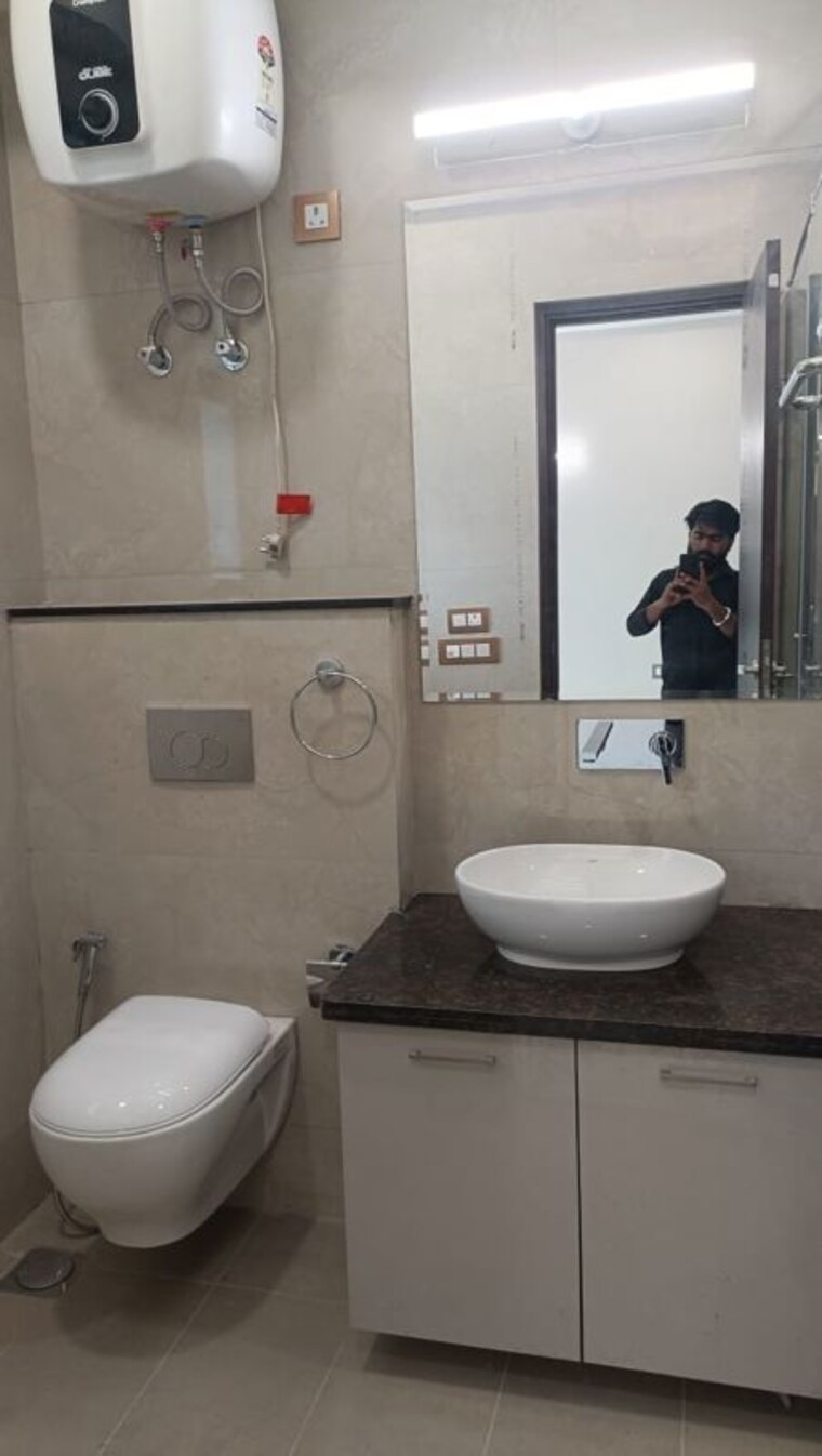 Bathroom, dlf-city-phase-iv 3.5 Bedroom 2500 Sq.Ft. Builder Floor In Dlf Phase iv Gurgaon 10228519