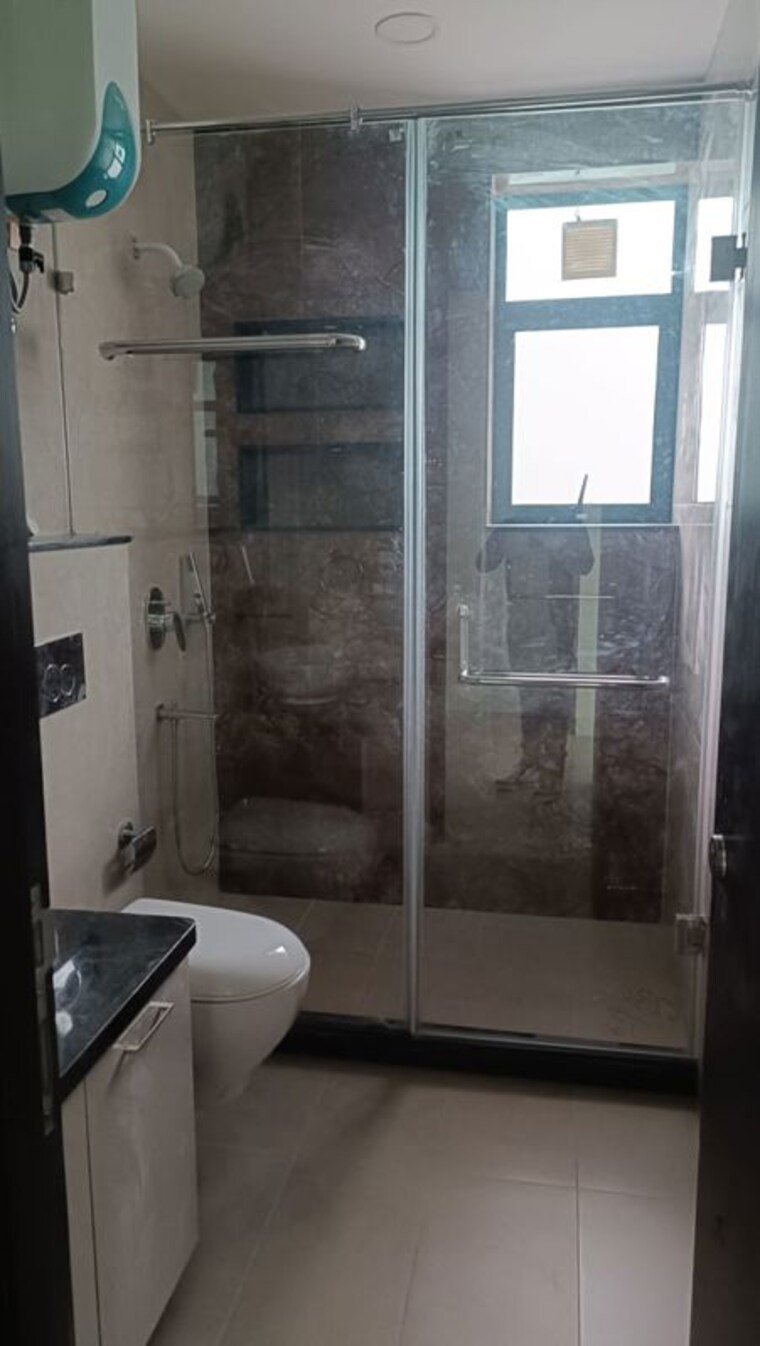 Bathroom, dlf-city-phase-iv 3.5 Bedroom 2500 Sq.Ft. Builder Floor In Dlf Phase iv Gurgaon 10228519