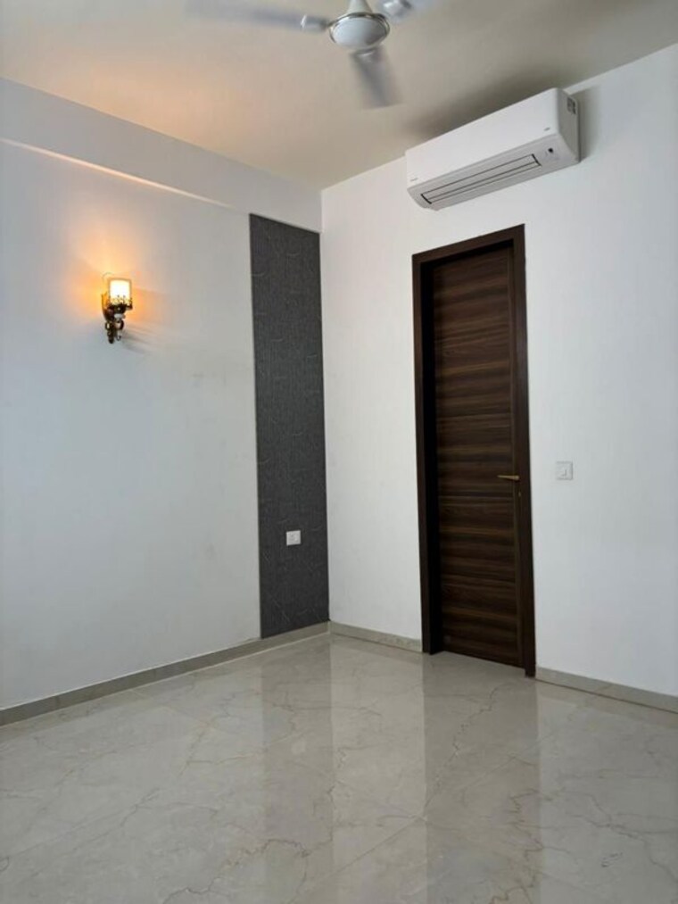 Room, smart-world-orchard 2.5 Bedroom 1205 Sq.Ft. Apartment In Sector 61 Gurgaon 10228507