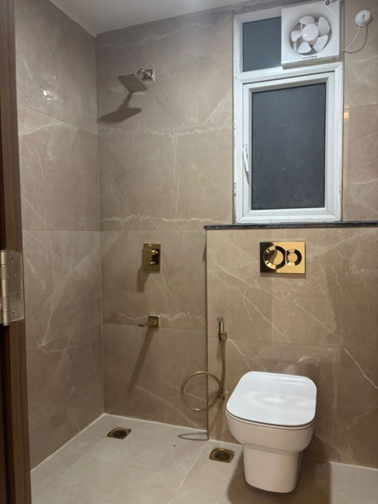 Bathroom, smart-world-orchard 2.5 Bedroom 1205 Sq.Ft. Apartment In Sector 61 Gurgaon 10228507