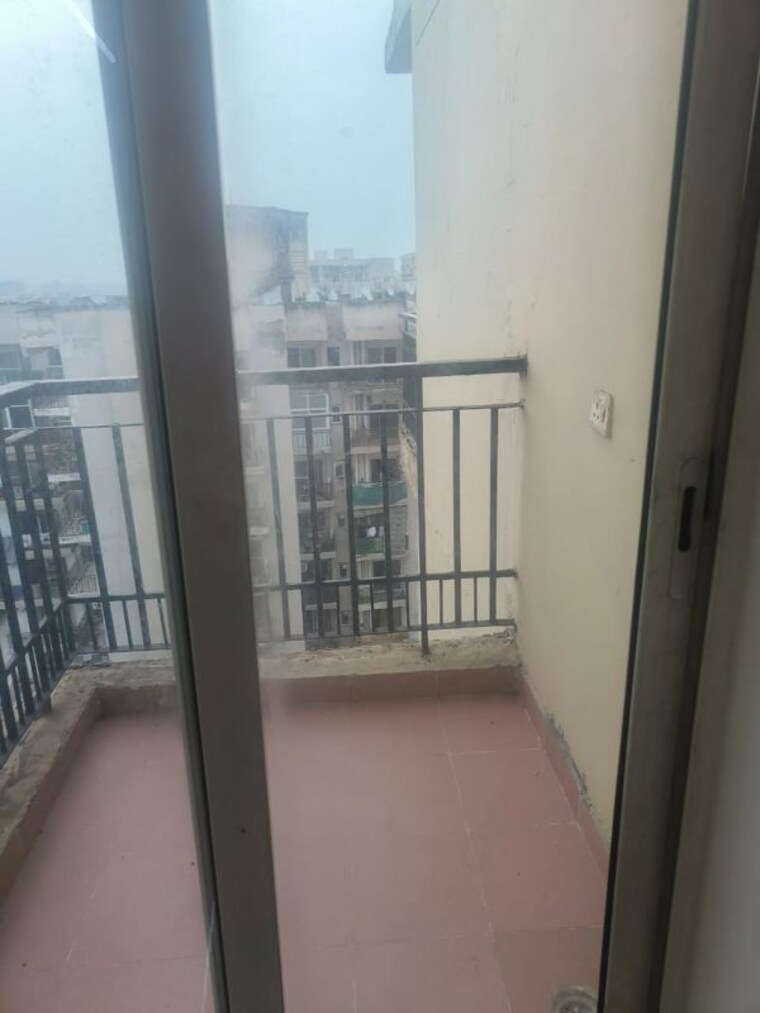 Balcony, maxblis-grand-wellington 1 Bedroom 615 Sq.Ft. Apartment In Sector 75 Noida 10228575