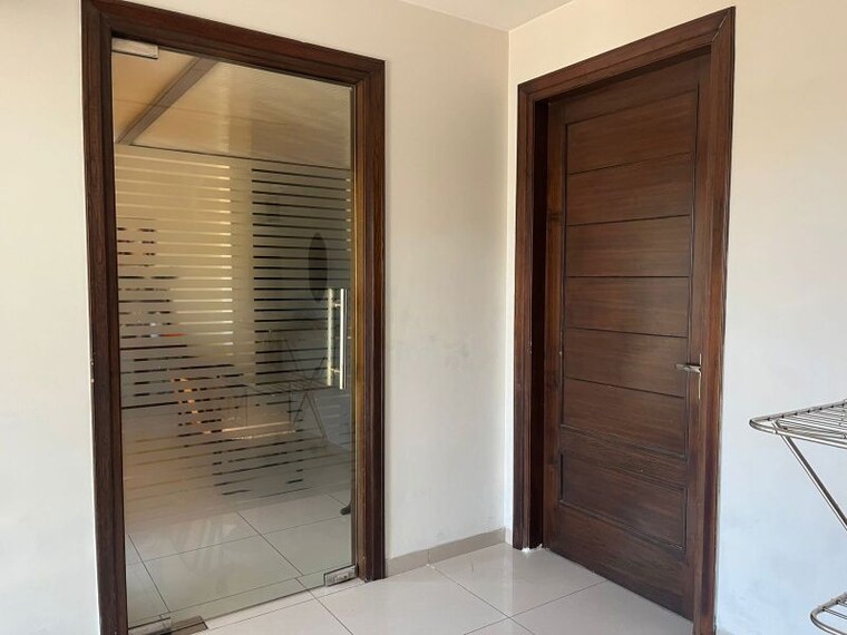 Room, sector 34 3 Bedroom 3000 Sq.Ft. Builder Floor In Sector 34 Chandigarh 10228607