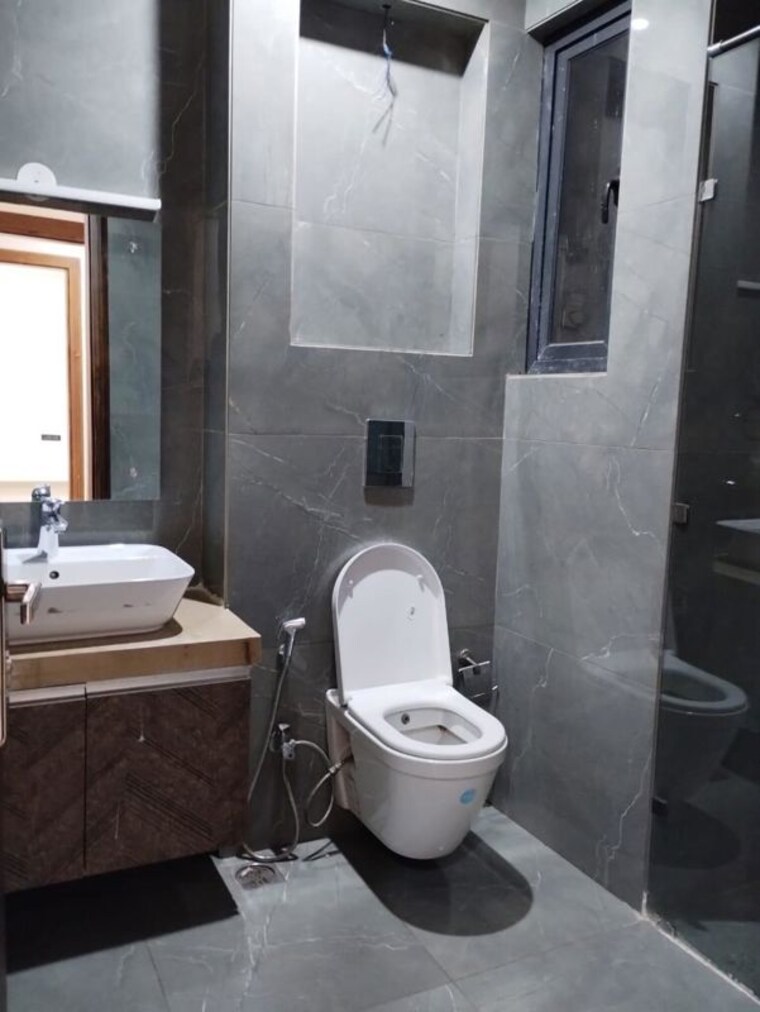 Bathroom, dlf-the-icon 4 Bedroom 2610 Sq.Ft. Apartment In Dlf Phase V Gurgaon 10228643