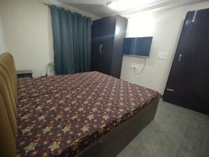 Bedroom in 2 BHK Builder Floor at Dlf Phase V – for Rent