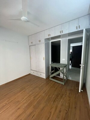 Team Area in 2 BHK Apartment at Signature Global City, Sector 37d – for Sale