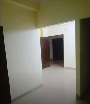 Room in 2 BHK Apartment at Husainganj – for Rent
