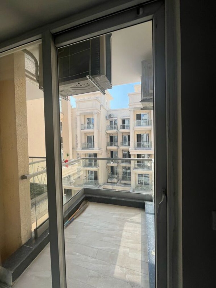 Balcony, signature-global-city 3 Bedroom 1500 Sq.Ft. Apartment In Sector 37d Gurgaon 10228686