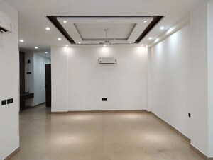 Room in 3 BHK Apartment at DLF Park Place, Sector 54 – for Sale