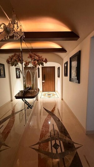 Furnished Amenities in 4 BHK Apartment at Juhu – for Rent