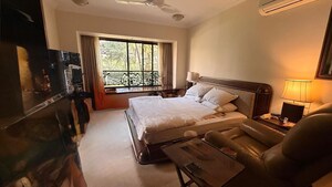 Bedroom in 4 BHK Apartment at Juhu – for Rent