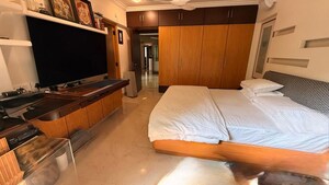 Bedroom in 4 BHK Apartment at Juhu – for Rent