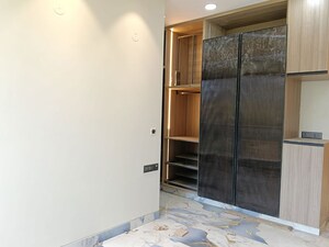 Room in 2 BHK Builder Floor at Amar Colony – for Rent