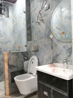 Master Bedroom in 2 BHK Builder Floor at Amar Colony – for Rent