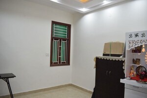 Room in 3 BHK Builder Floor at Dwarka Mor – for Sale