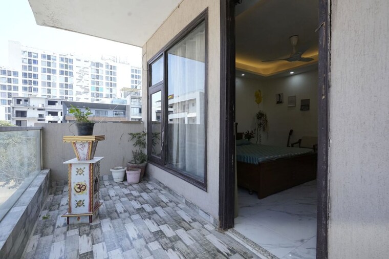  Parking, south city 2 4 Bedroom 3150 Sq.Ft. Builder Floor In South City 2 Gurgaon 10228715