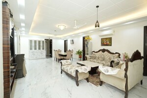 Team Area in 4 BHK Builder Floor at South City 2 – for Rent