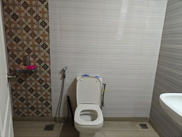 Bathroom, kumar-palmsprings 3 Bedroom 1650 Sq.Ft. Apartment In Undri Pune 10228724