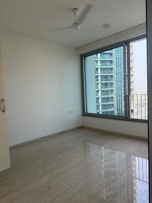 Room in 3 BHK Apartment at Oberoi Realty Esquire, Goregaon East – for Rent