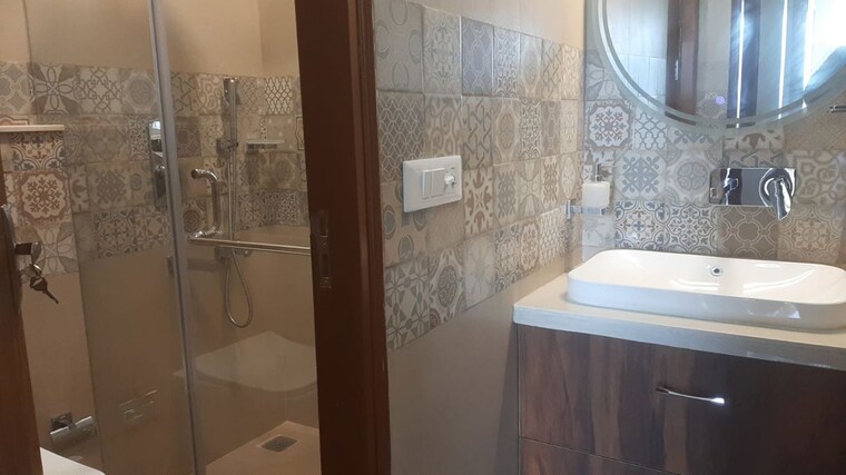 Bathroom, east of kailash 3 Bedroom 1600 Sq.Ft. Builder Floor In East Of Kailash Delhi 10228806
