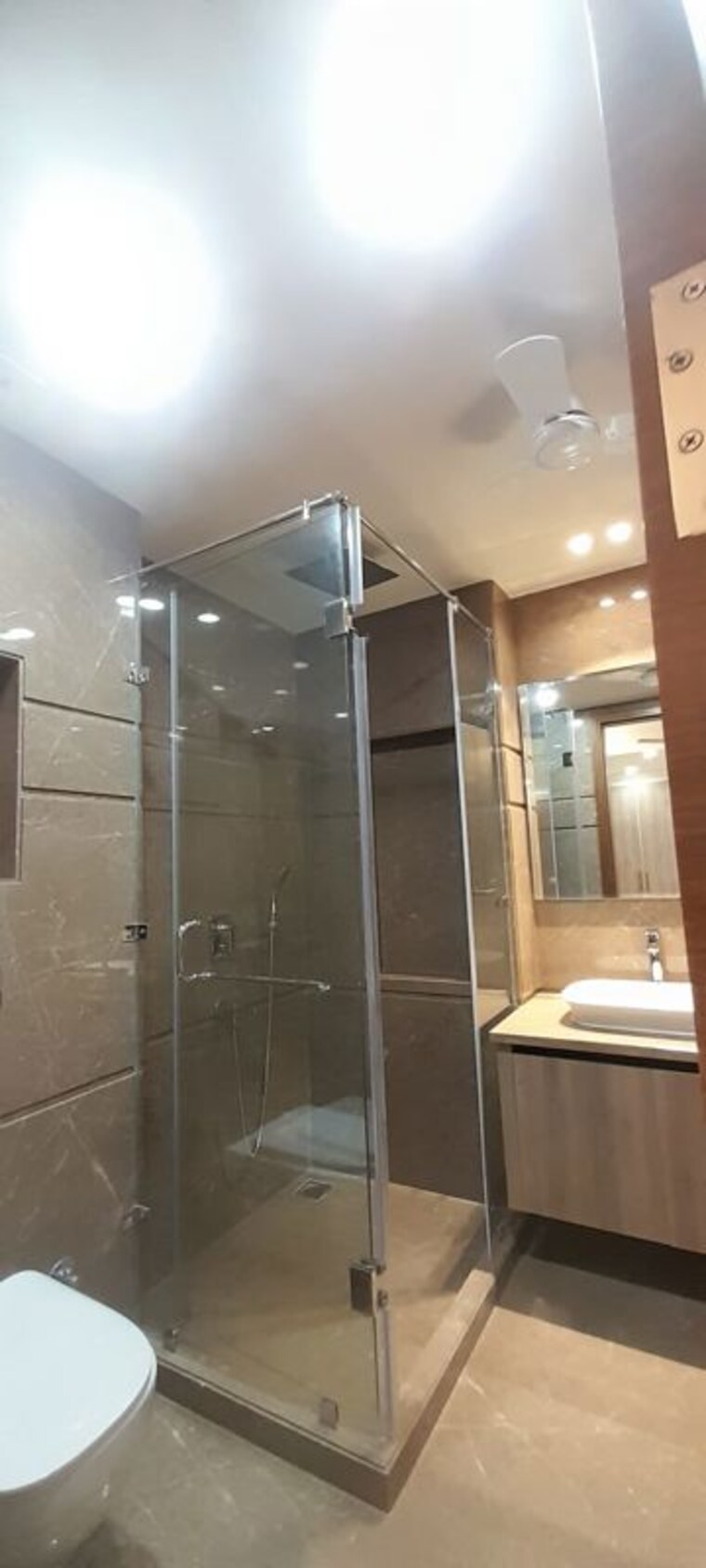 Bathroom, east of kailash 3 Bedroom 1600 Sq.Ft. Builder Floor In East Of Kailash Delhi 10228806