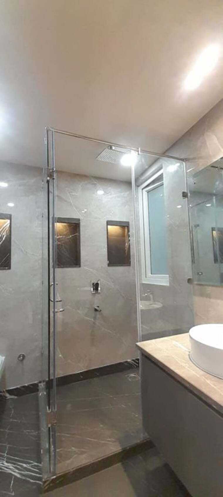 Bathroom, east of kailash 3 Bedroom 1600 Sq.Ft. Builder Floor In East Of Kailash Delhi 10228806