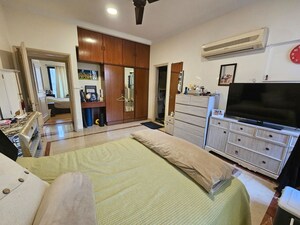 Bedroom in 4 BHK Apartment at Bandra West – for Rent