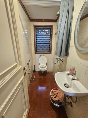 Bathroom in 4 BHK Apartment at Bandra West – for Rent