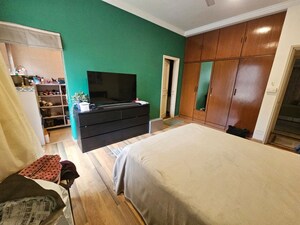 Bedroom in 4 BHK Apartment at Bandra West – for Rent