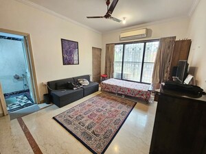 Bedroom in 4 BHK Apartment at Bandra West – for Rent