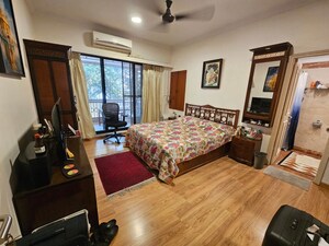 Bedroom in 4 BHK Apartment at Bandra West – for Rent