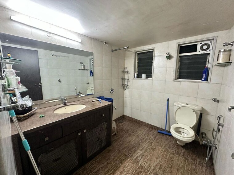 Attached Bathroom, koregaon park 2 Bedroom 1100 Sq.Ft. Apartment In Koregaon Park Pune 10228812