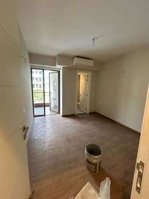 Room in 3 BHK Builder Floor at Signature Global City 63A, Sector 63a – for Sale