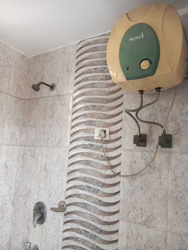 Bathroom, malviya nagar 1 RK 300 Sq.Ft. Builder Floor In Malviya Nagar Delhi 10228825