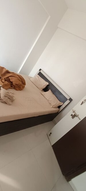 Furnished Amenities in 2 BHK Apartment at Seawoods Sector 42a – for Rent