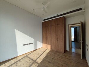 Room in 4 BHK Apartment at Rustomjee Crown, Prabhadevi – for Rent