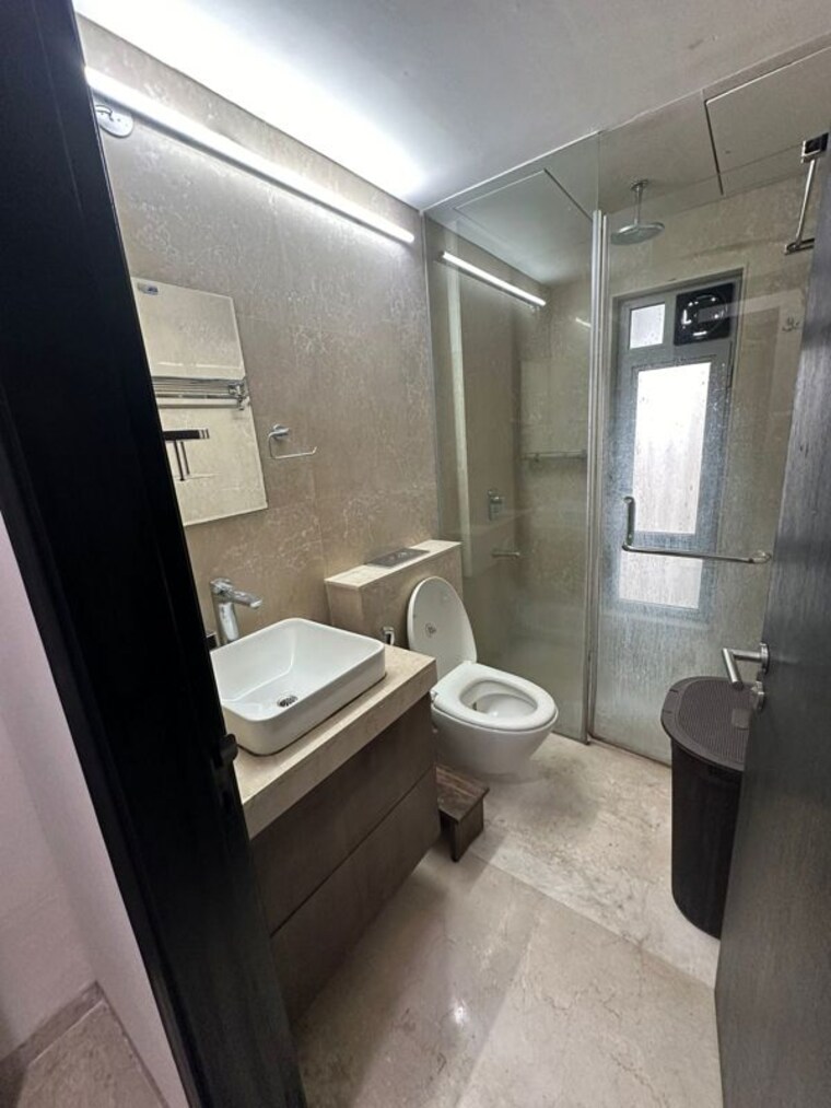 Bathroom, oberoi-realty-esquire 3 Bedroom 2195 Sq.Ft. Apartment In Goregaon East Mumbai 10228892
