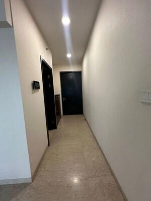 Room in 3 BHK Apartment at Oberoi Realty Esquire, Goregaon East – for Rent