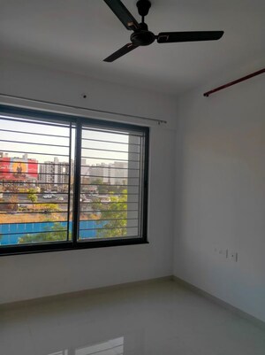 Room in 2 BHK Apartment at Manav La Centra, Tathawade – for Rent