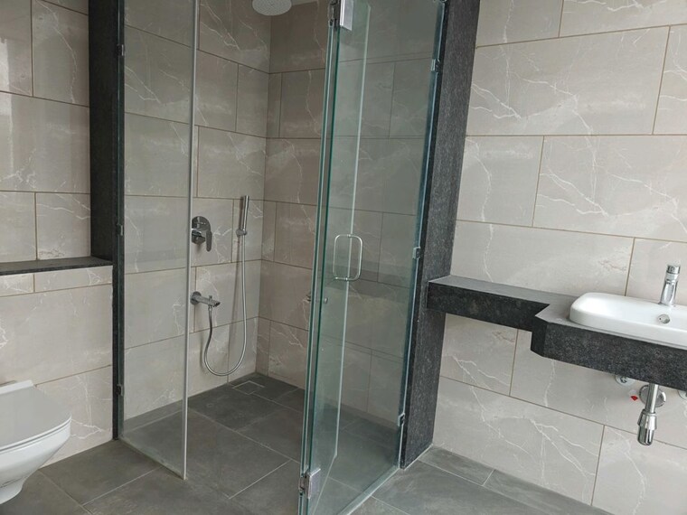 Bathroom, rustomjee-crown 5 Bedroom 3050 Sq.Ft. Apartment In Prabhadevi Mumbai 10228924