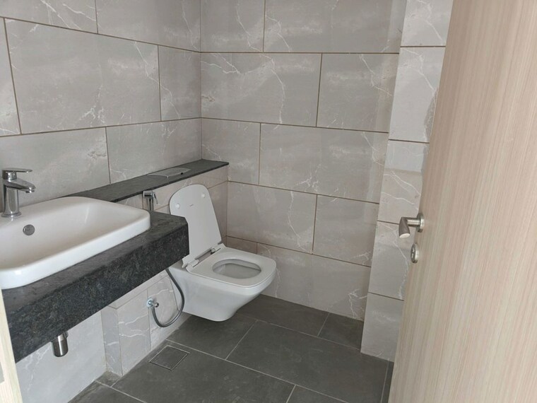 Bathroom, rustomjee-crown 5 Bedroom 3050 Sq.Ft. Apartment In Prabhadevi Mumbai 10228924