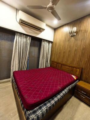 Bedroom in 3 BHK Apartment at Andheri West – for Rent