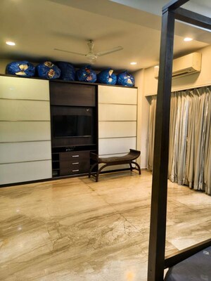 Room in 3 BHK Apartment at Andheri West – for Rent
