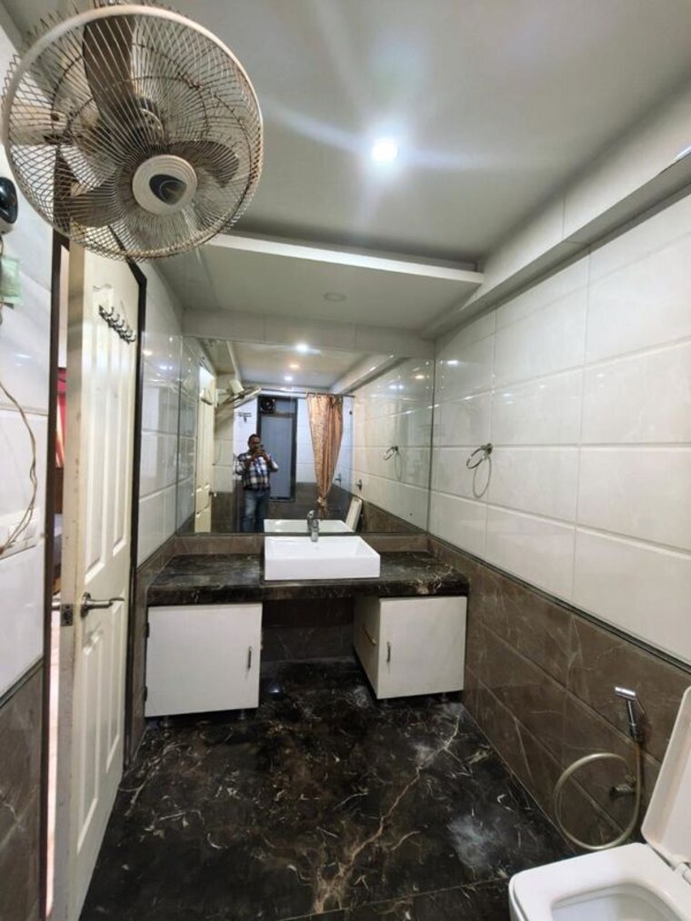 Attached Bathroom, andheri west 3 Bedroom 1200 Sq.Ft. Apartment In Andheri West Mumbai 10228928