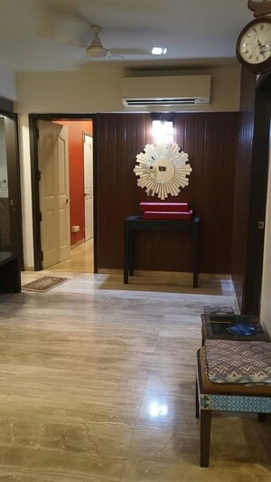 Room in 3 BHK Apartment at Andheri West – for Rent